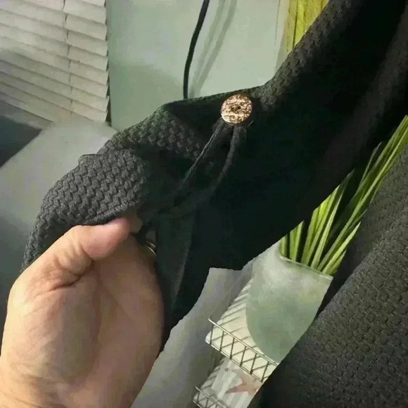 Kaktus Women’s Large Black Textured 3/4 Roll Tab Sleeve Front Pocket Hobo Tunic - Picture 5 of 15